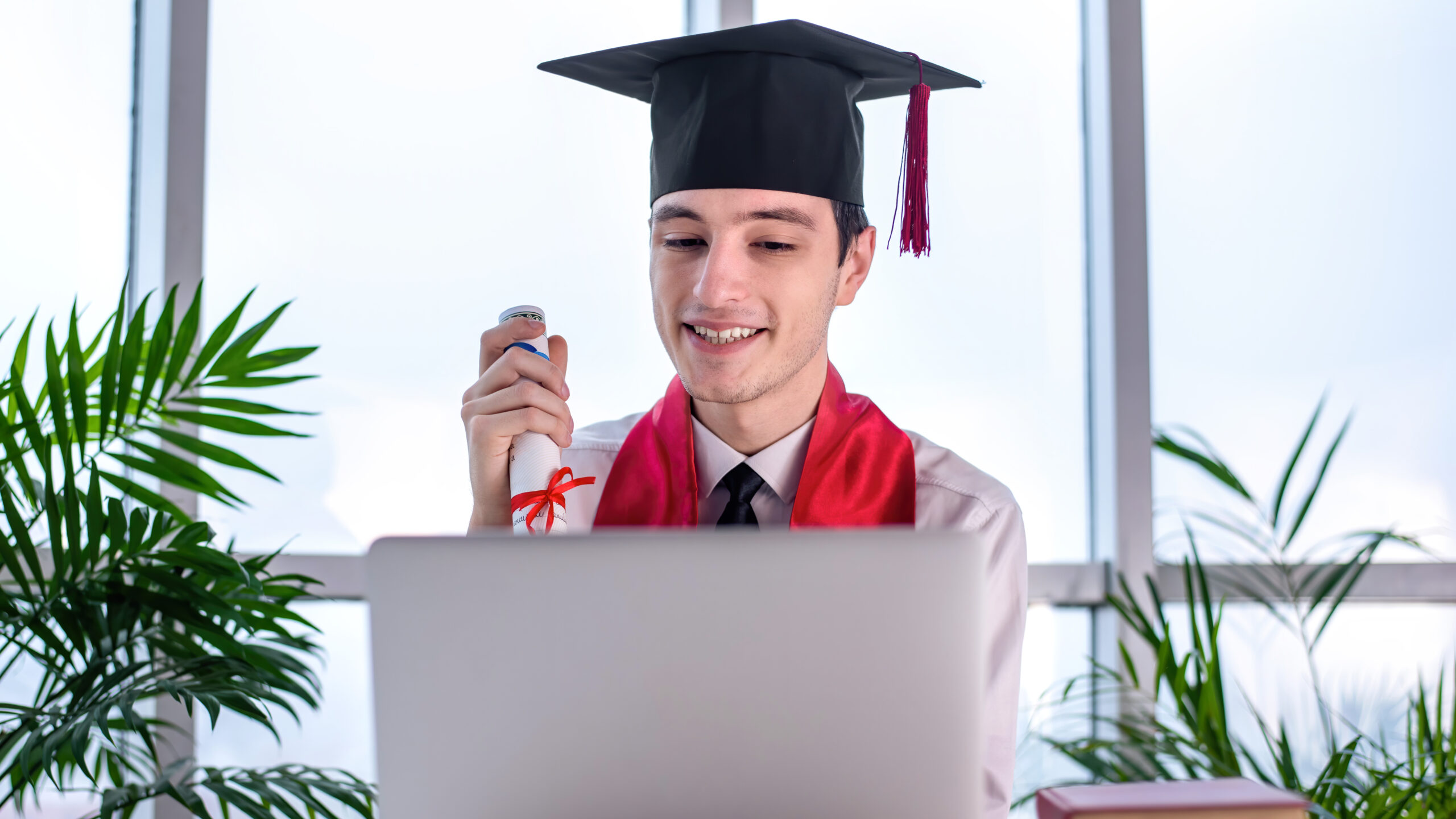 Perché è più redditizio acquistare tesi di laurea piuttosto che scriverla da soli