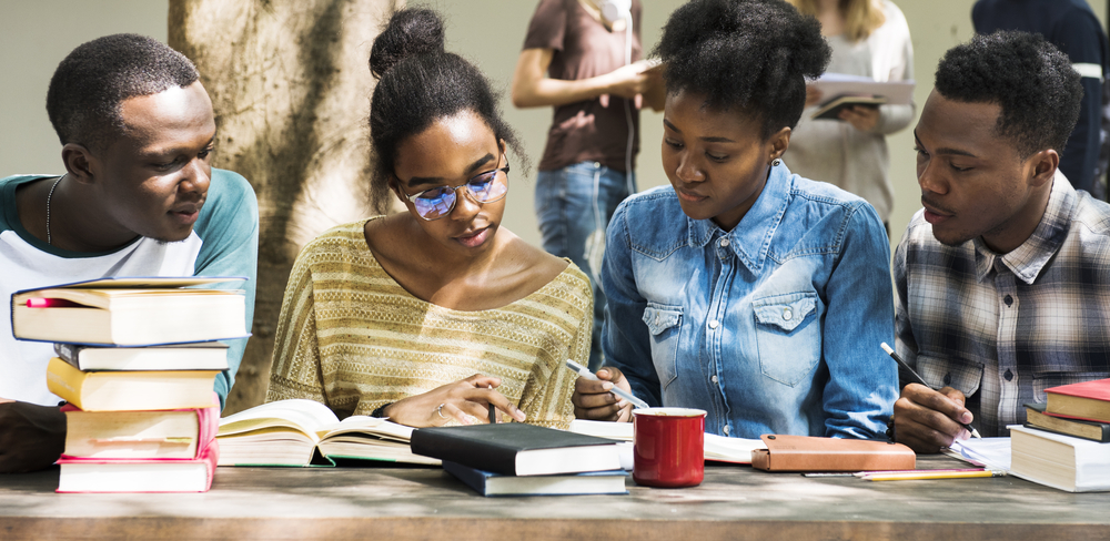 Perché un gran numero di studenti ordinano la stesura della tesi