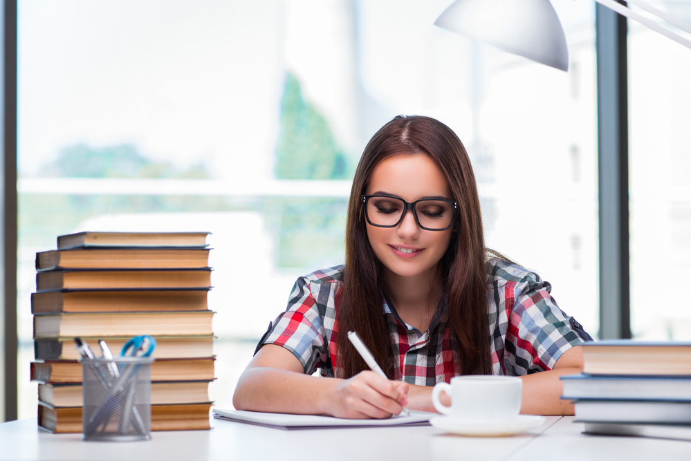 7-strategie-per-scrivere-unintroduzione-efficace-per-la-tesi-triennale-1