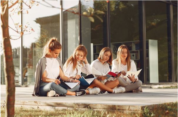 Tesi in logistica: perché gli studenti hanno paura e come superarla