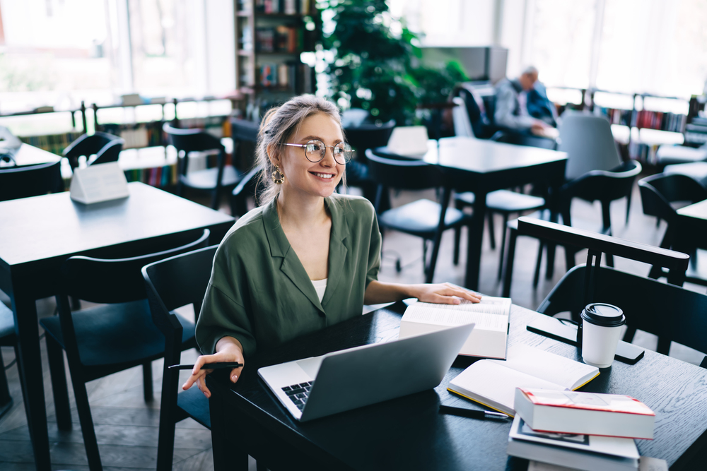 come-affrontare-lo-stress-durante-la-scrittura-della-tesi-in-servizio-sociale-7-consigli-da-memorizzare