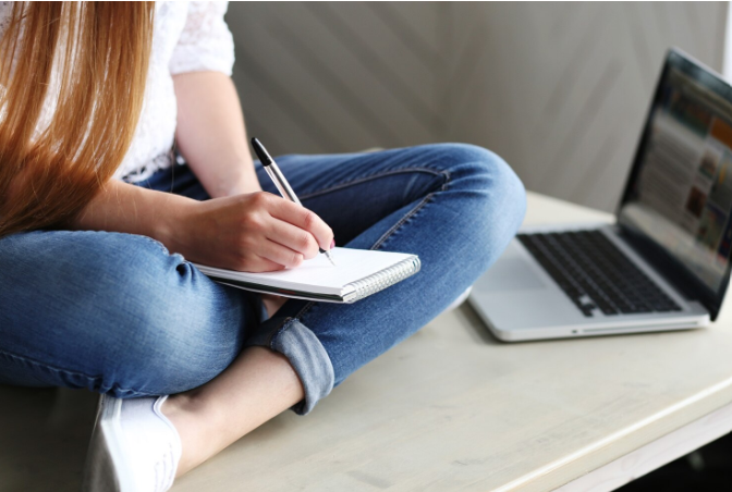 Come gestire il tempo tra studio, lavoro e tesi in psicologia?