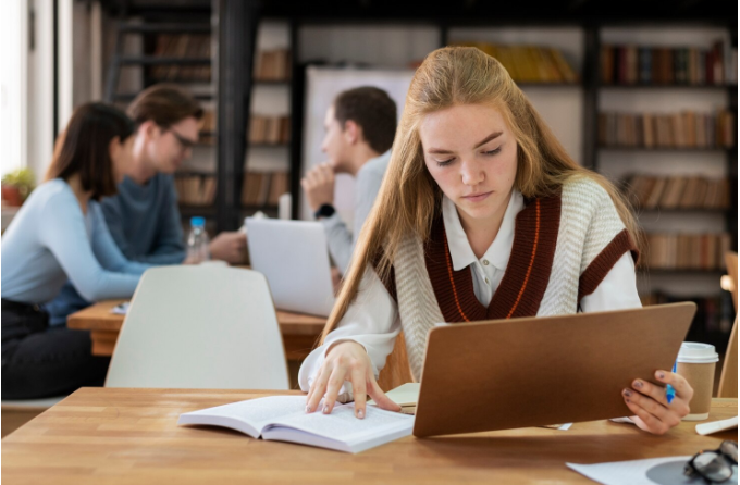 Come costruire una rassegna della letteratura efficace per la tua tesi in logistica