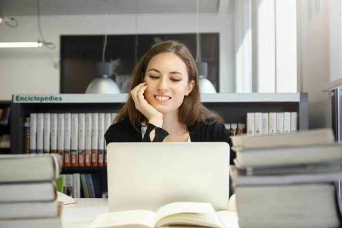 Cosa offre un servizio di scrittura e come scegliere quello giusto?