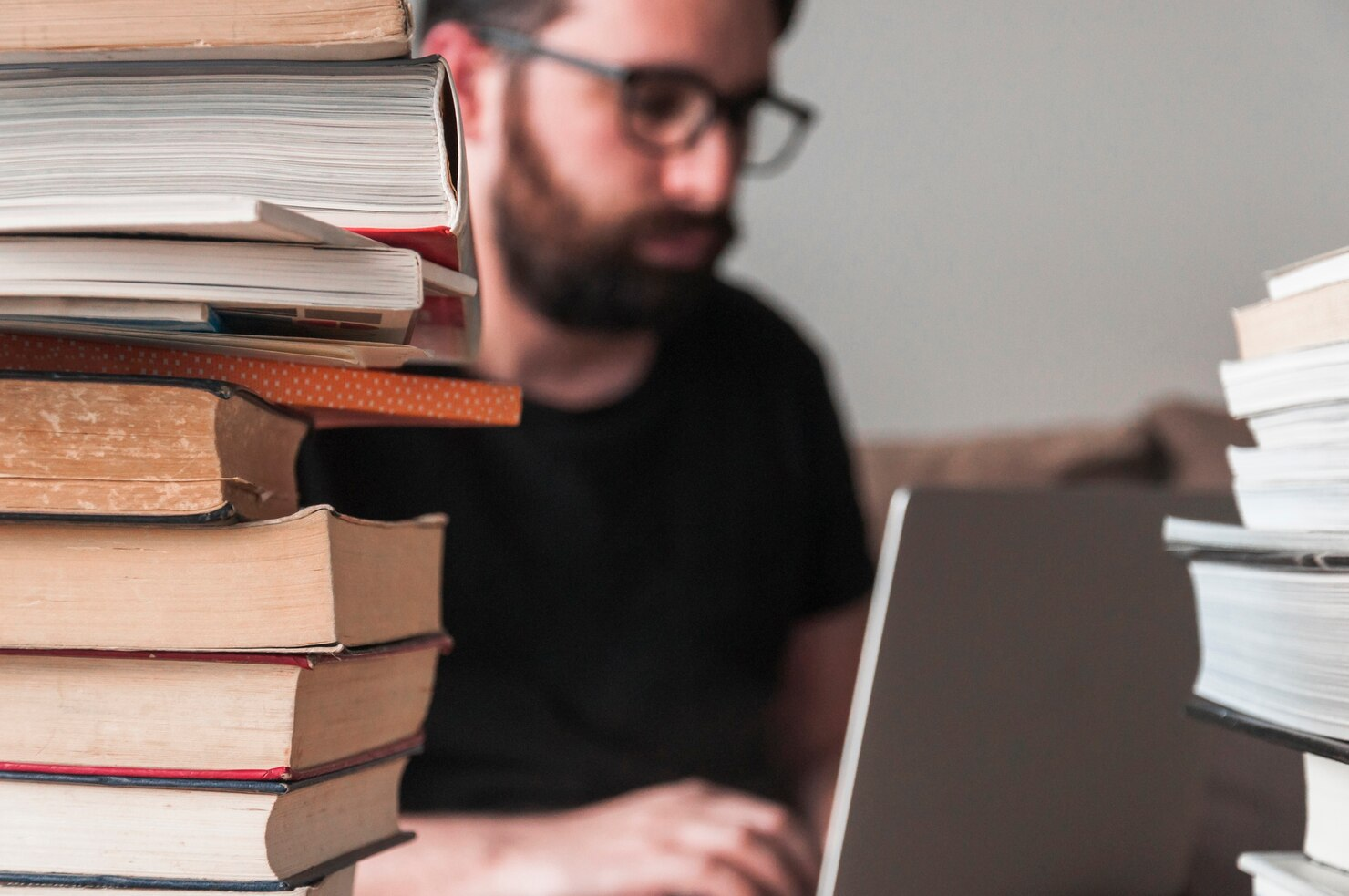 3-strategie-per-gestire-le-critiche-dopo-la-revisione-della-tesi-senza-andare-nel-panico